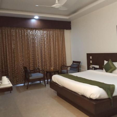 Rns One Hotel Subrahmanya Buitenkant foto