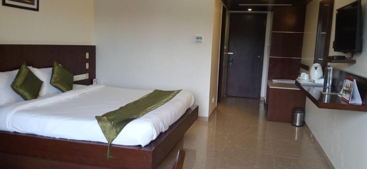 Rns One Hotel Subrahmanya Buitenkant foto