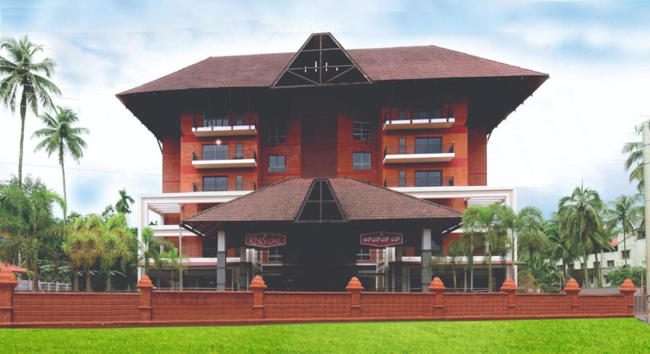 Rns One Hotel Subrahmanya Buitenkant foto